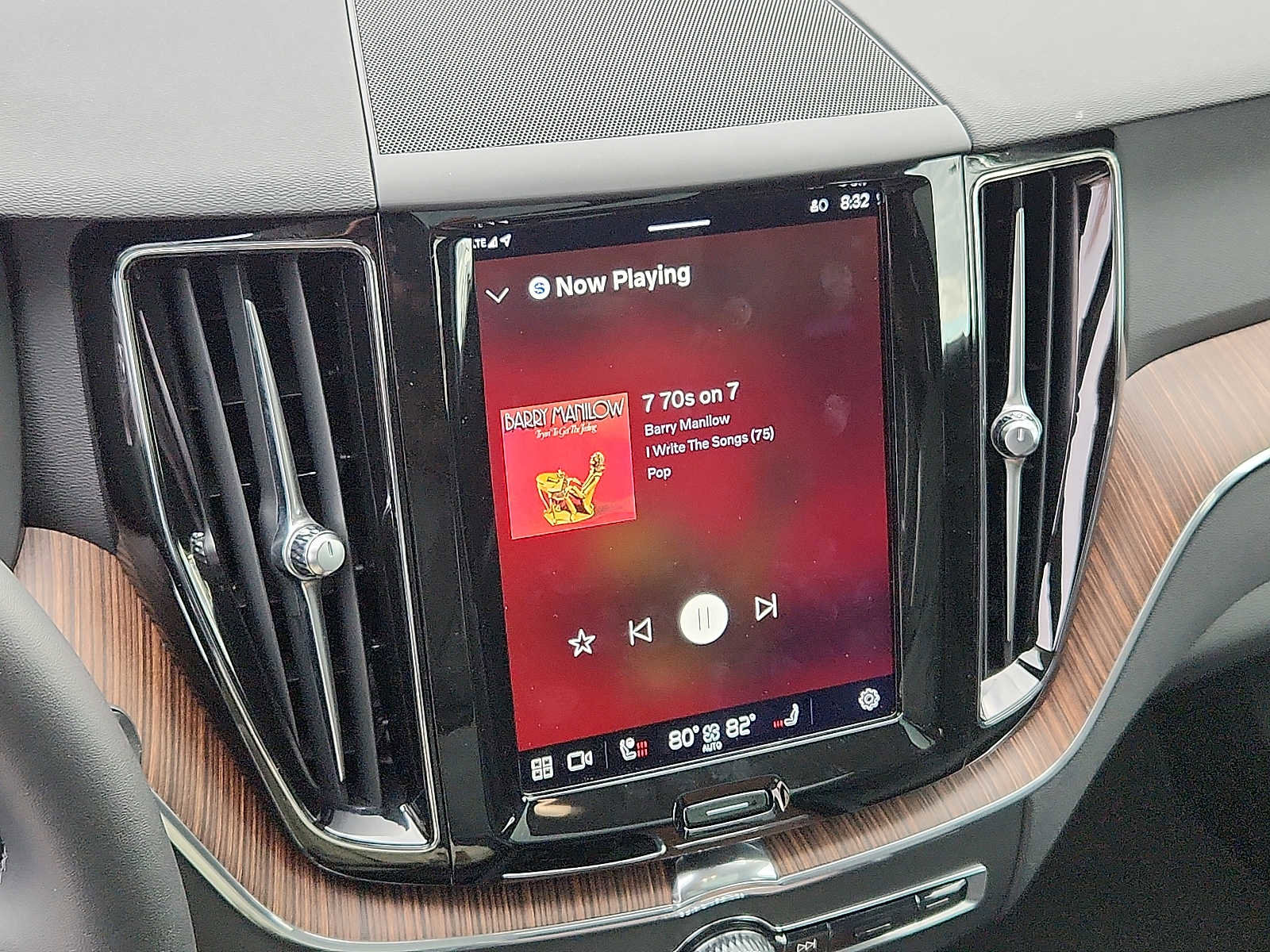 Certified 2023 Volvo XC60 B5 Plus w/ Climate Package image 17