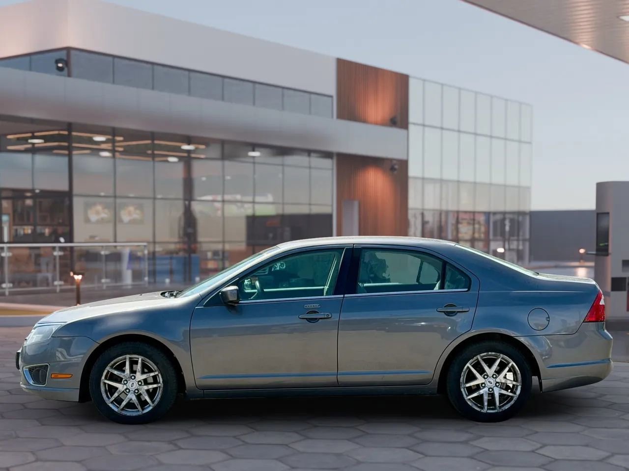 Used 2011 Ford Fusion SEL FWD image 5