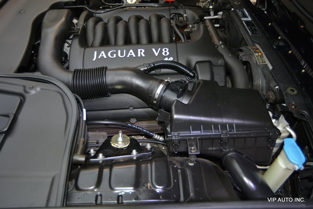 Used 2000 Jaguar XJ8 image 32