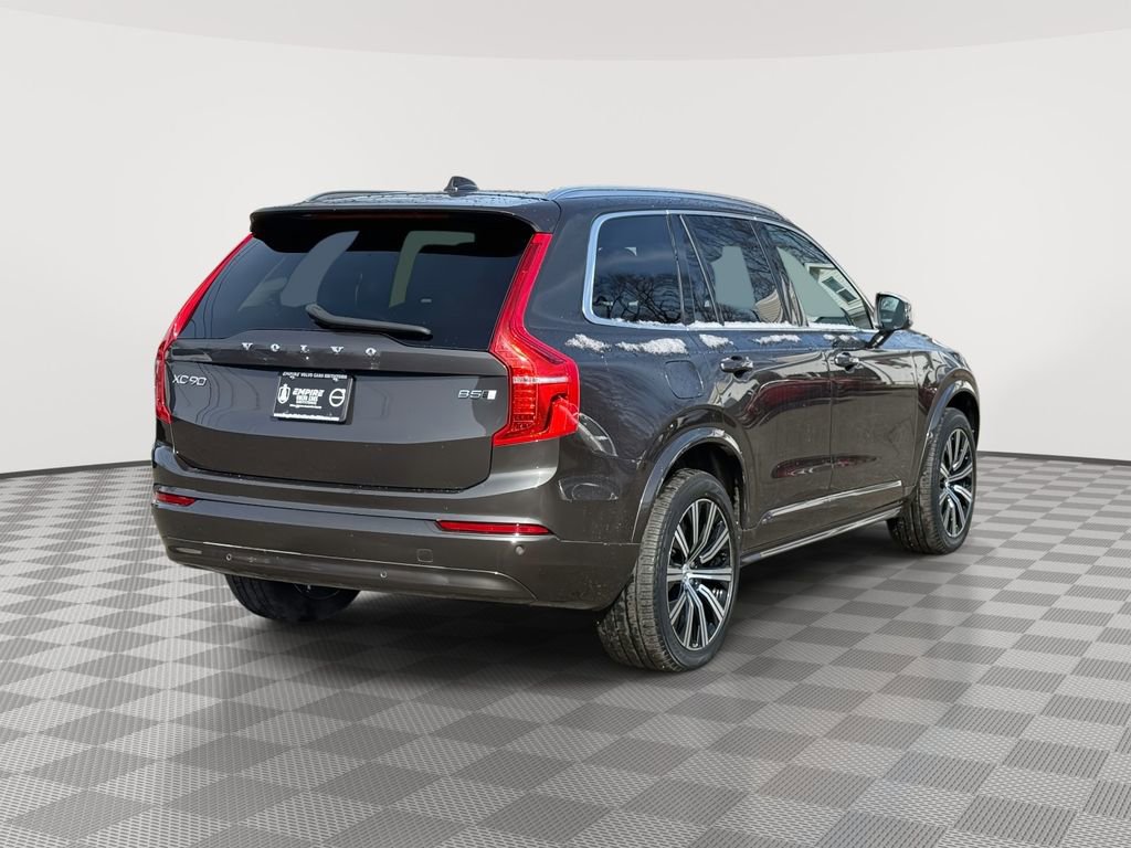 Used 2023 Volvo XC90 B5 Core w/ Climate Package image 4