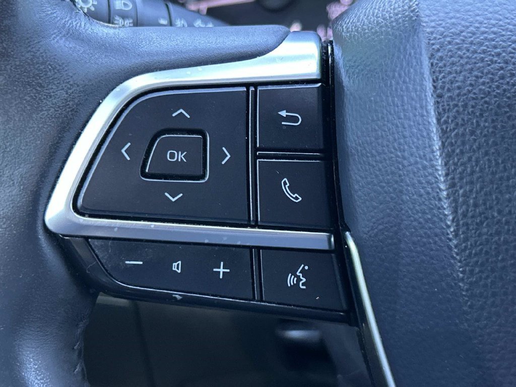 Used 2021 Toyota Highlander Limited FWD image 31