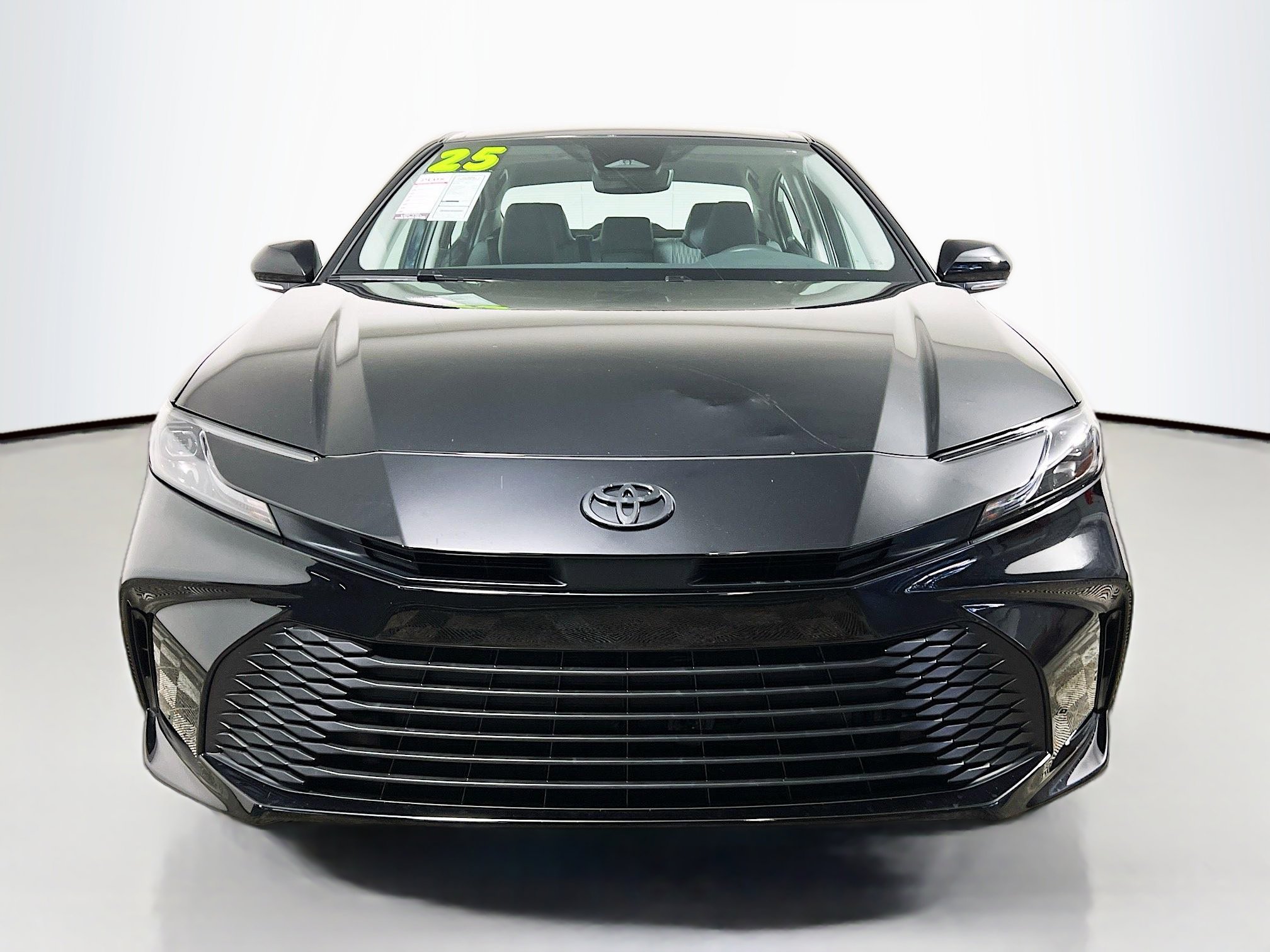 Used 2025 Toyota Camry LE image 11