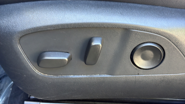 Used 2025 Chevrolet Traverse LT FWD image 16