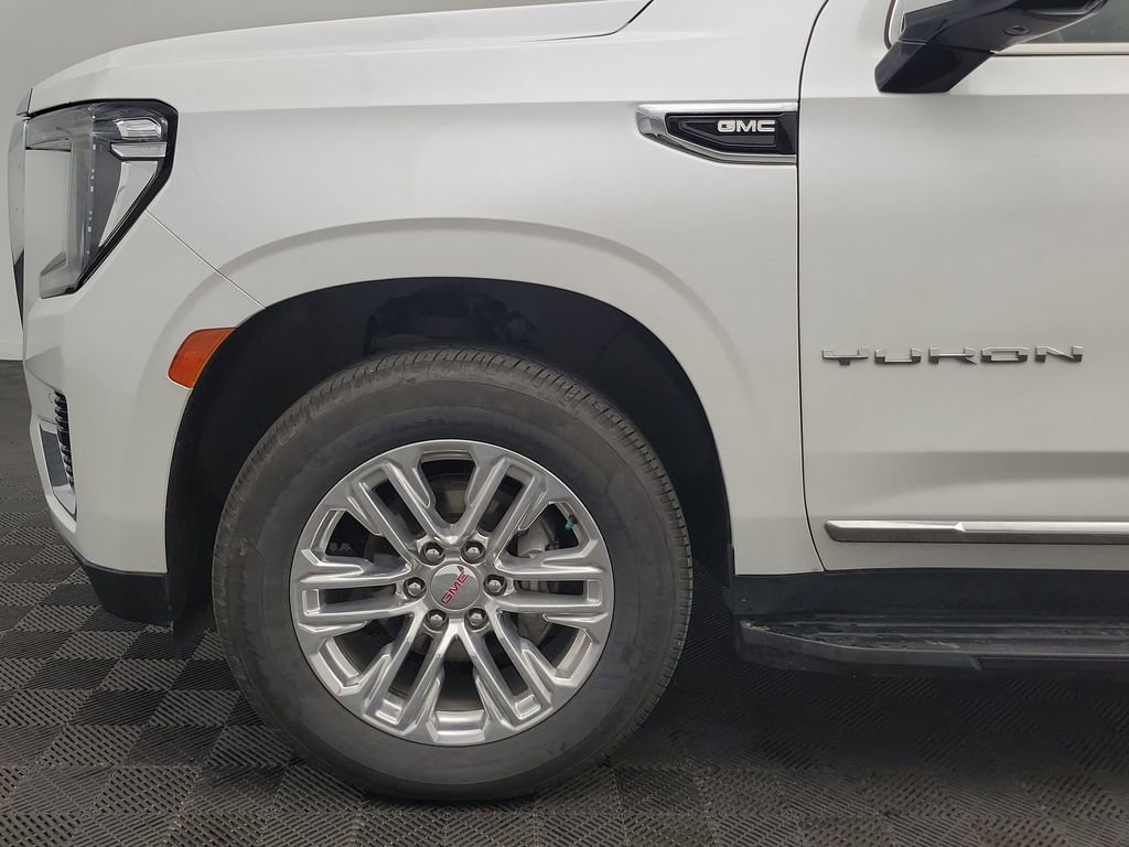 Used 2022 GMC Yukon XL SLT w/ SLT Luxury Package image 9