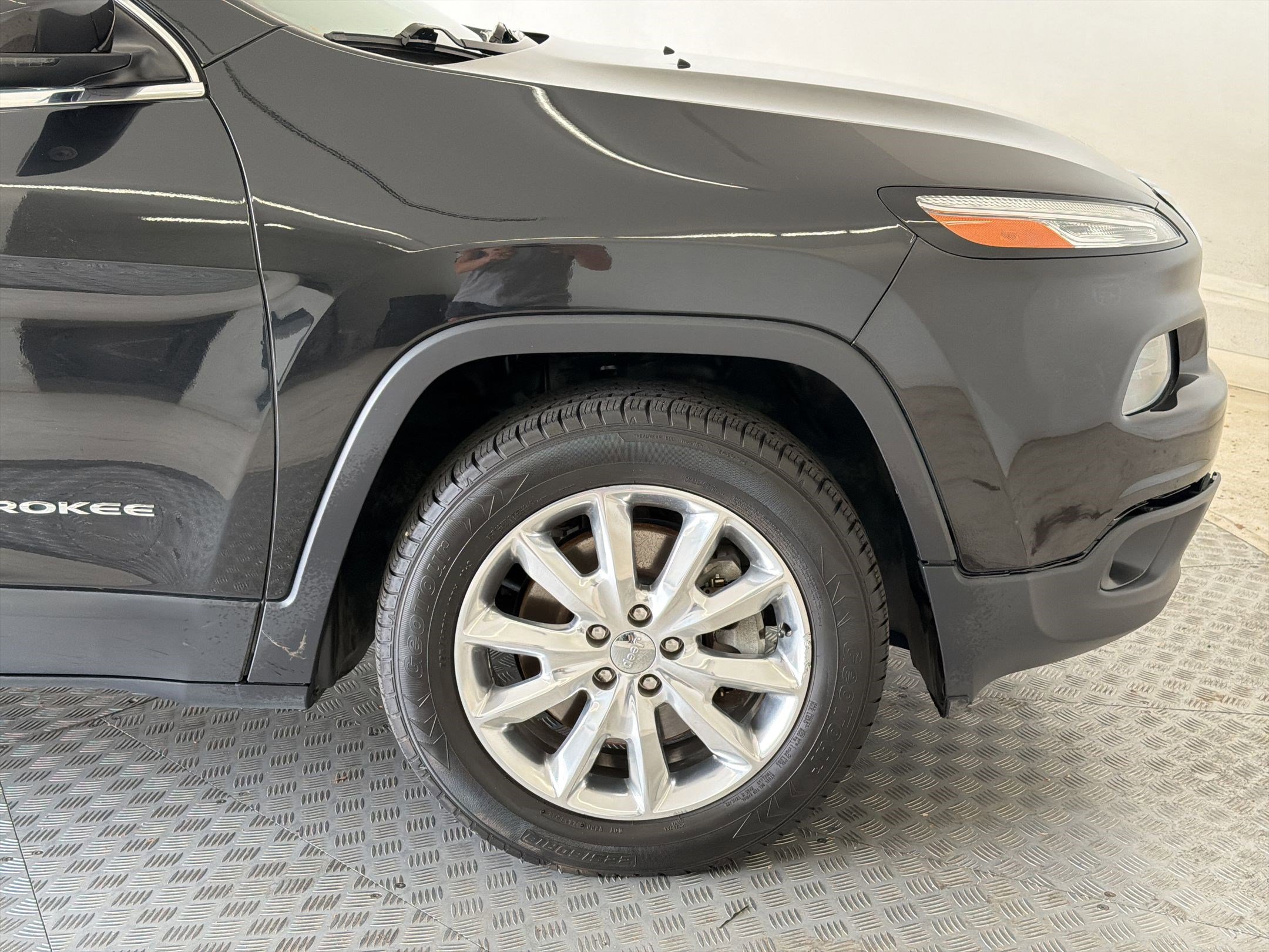 Used 2016 Jeep Cherokee Limited image 12