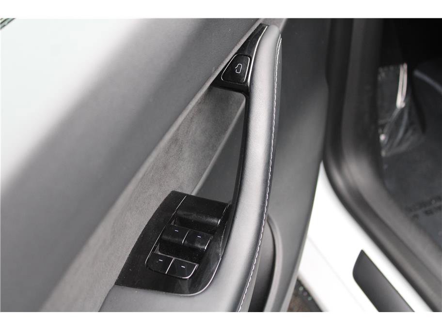 Used 2020 Tesla Model Y Long Range image 14