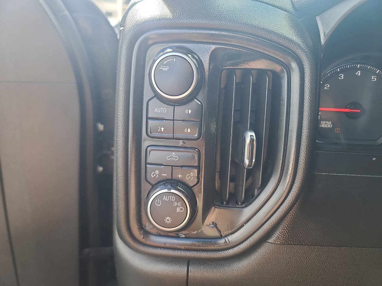 Used 2019 Chevrolet Silverado 1500 Custom Trail Boss image 15