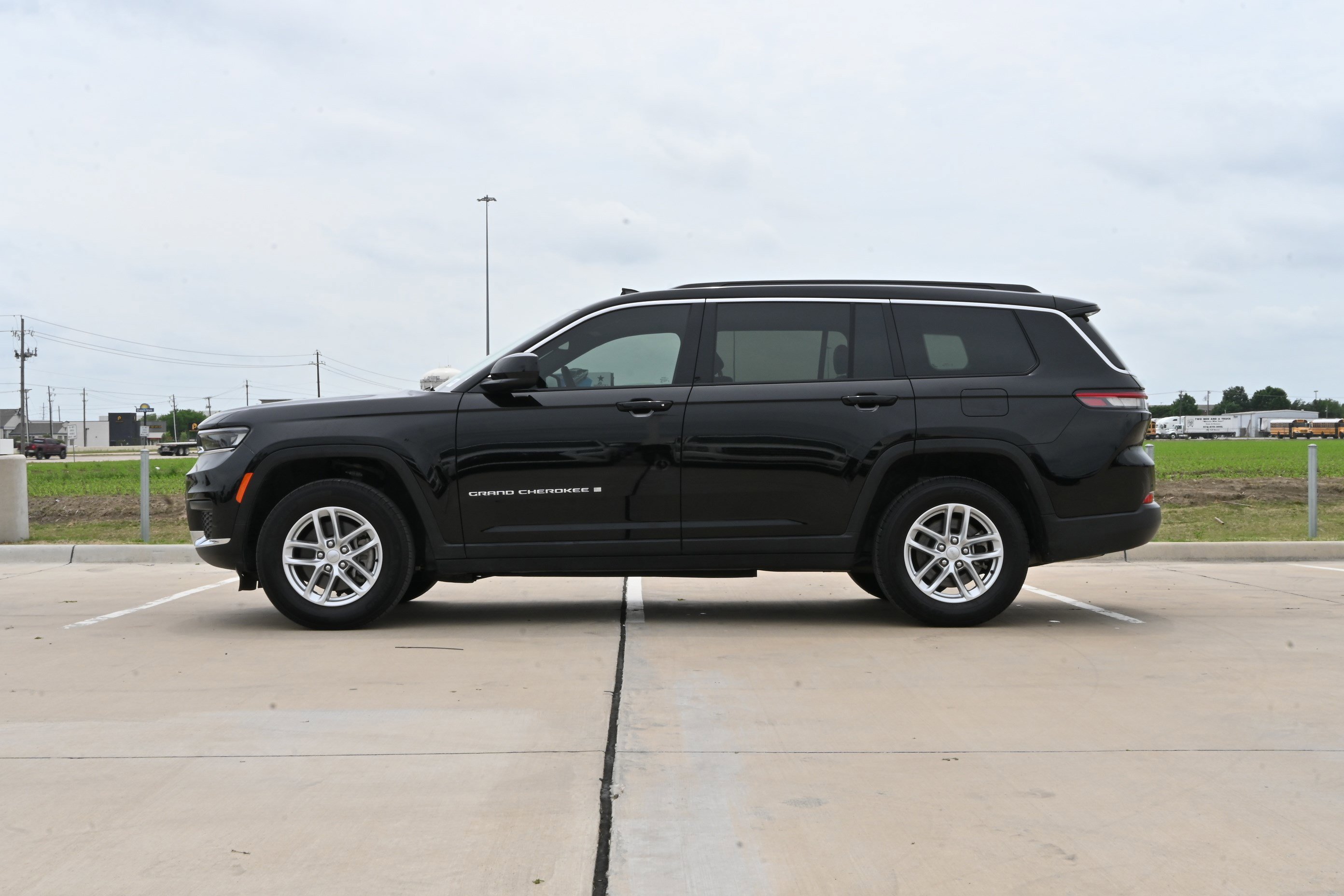 Used 2024 Jeep Grand Cherokee L Laredo w/ Luxury Tech Group I AWD/4WD image 7