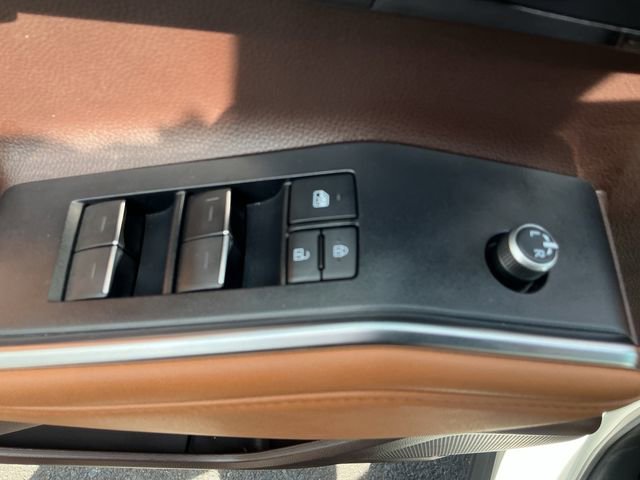 Used 2022 Toyota Highlander Platinum AWD/4WD image 16