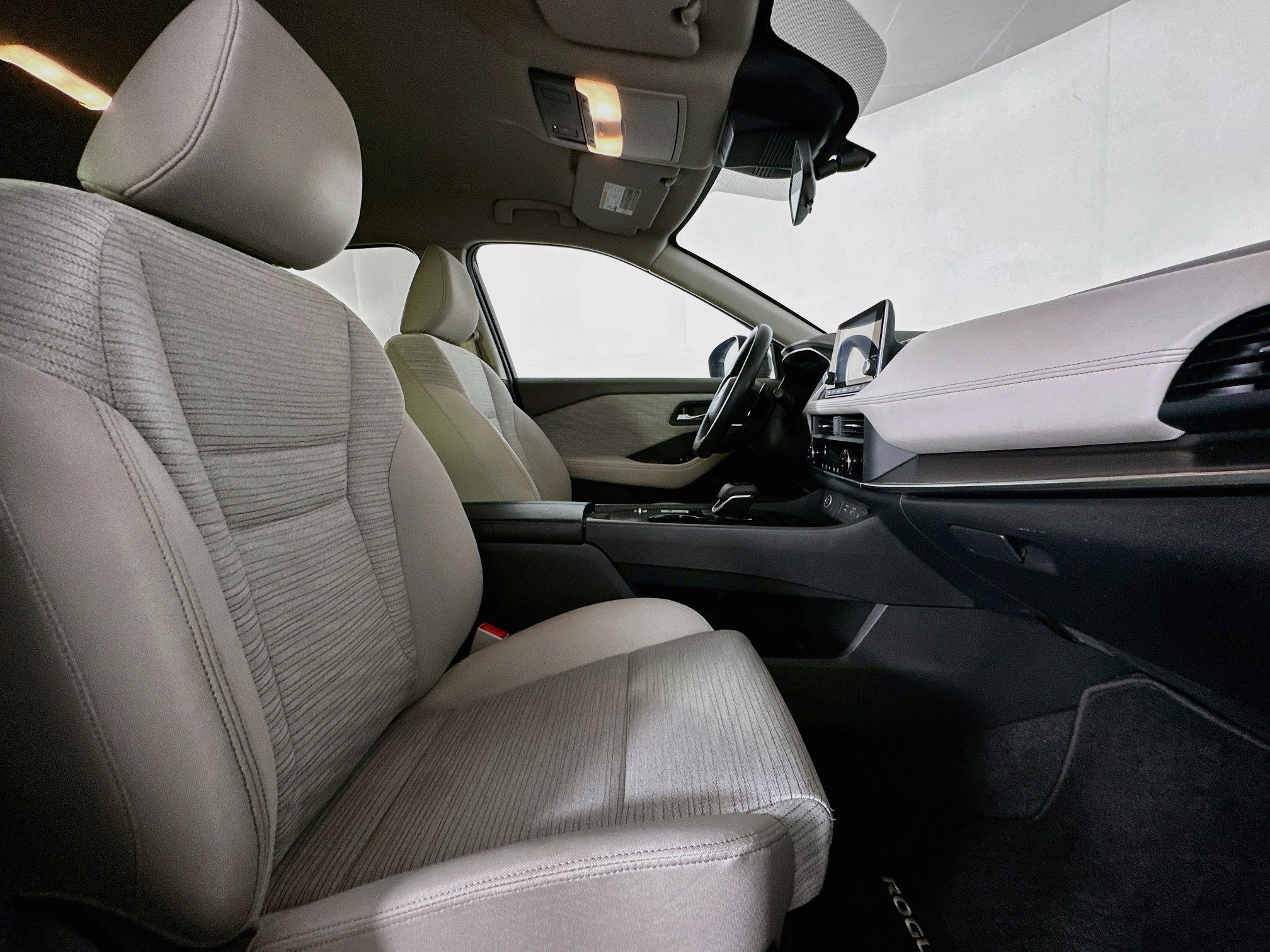 Used 2023 Nissan Rogue SV FWD image 30