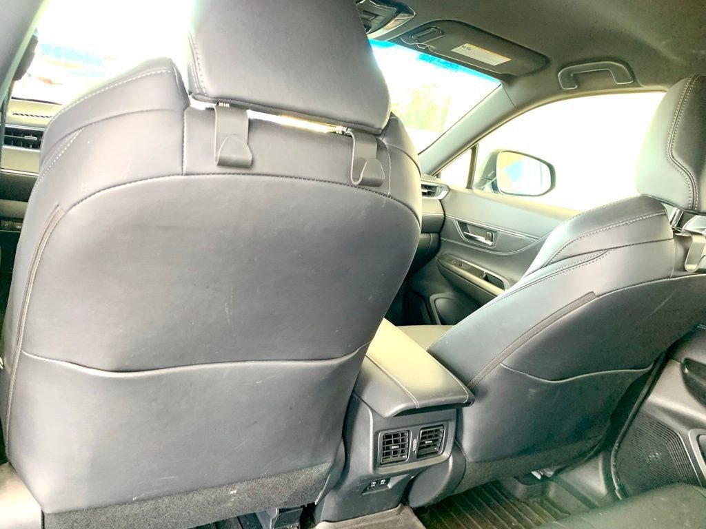 Used 2022 Toyota Venza XLE AWD/4WD image 14