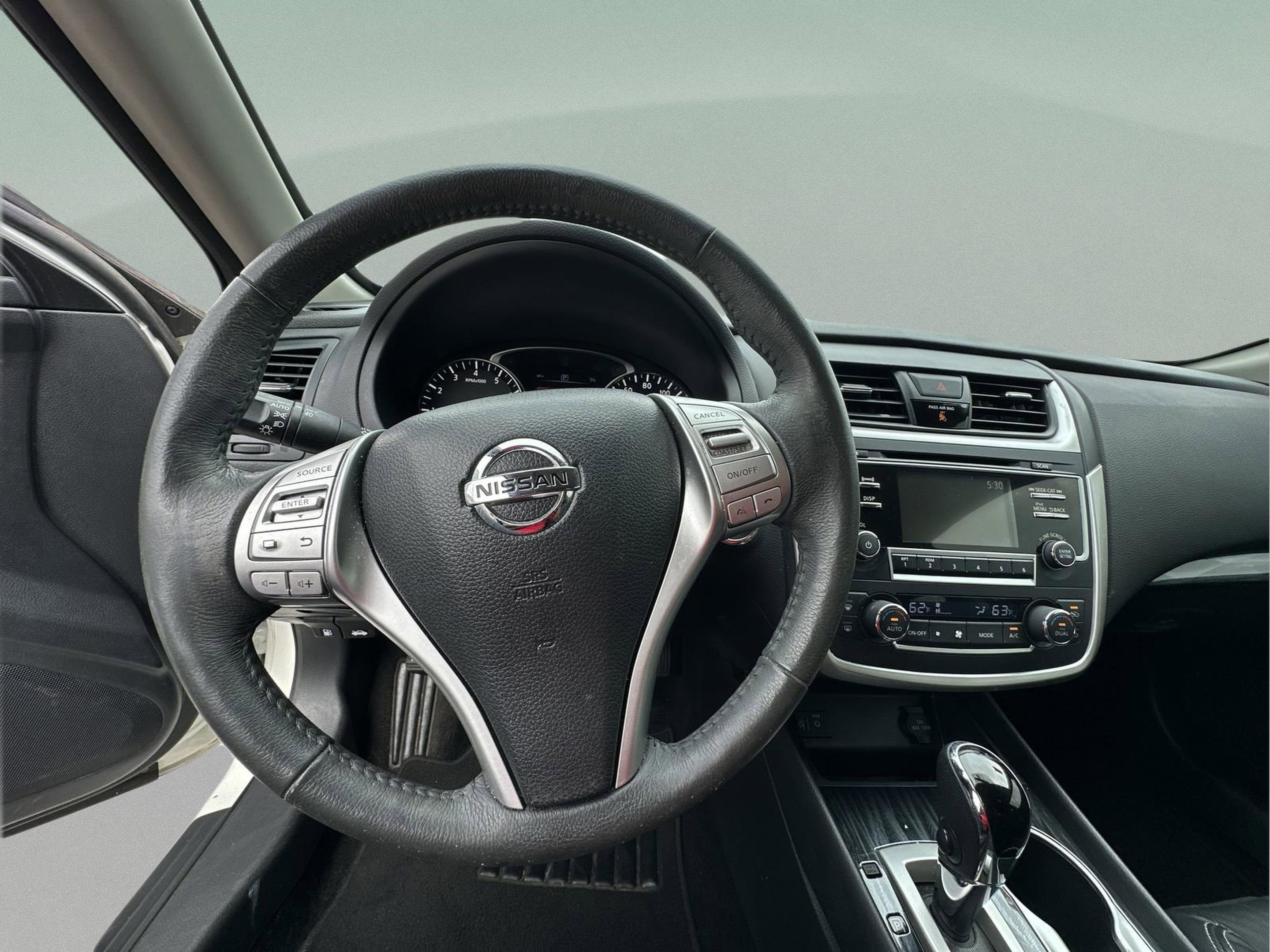 Used 2017 Nissan Altima 2.5 SL w/ Moonroof Package image 11