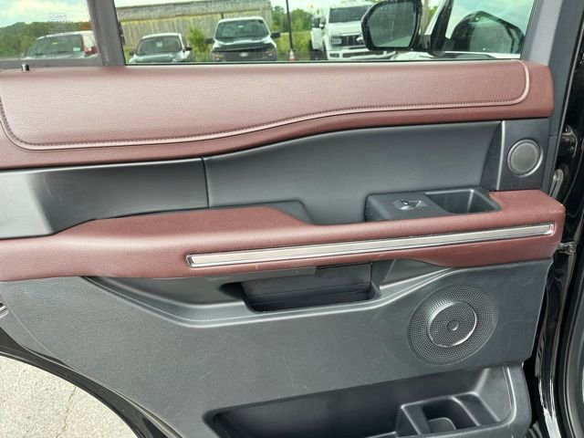 Used 2023 Ford Expedition Limited AWD/4WD image 7