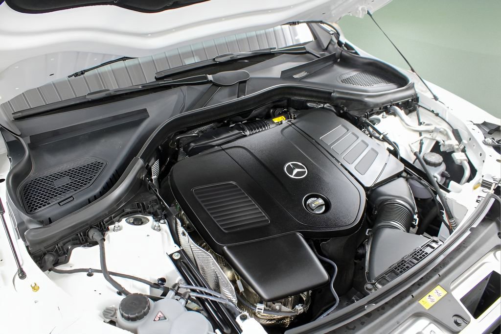 Used 2024 Mercedes-Benz GLC 300 4MATIC image 25