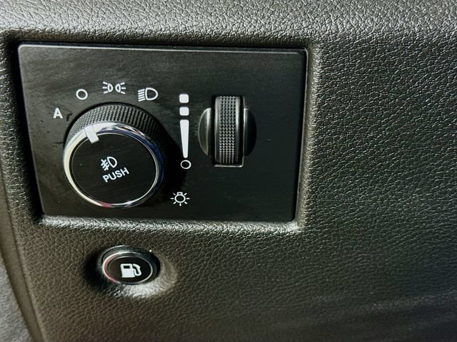 Used 2018 Jeep Grand Cherokee Laredo AWD/4WD image 10