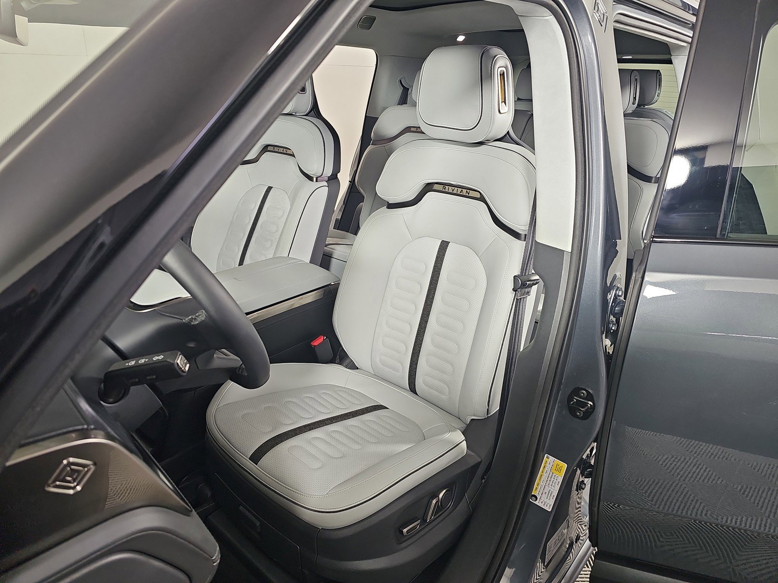 Used 2024 Rivian R1S Adventure image 20