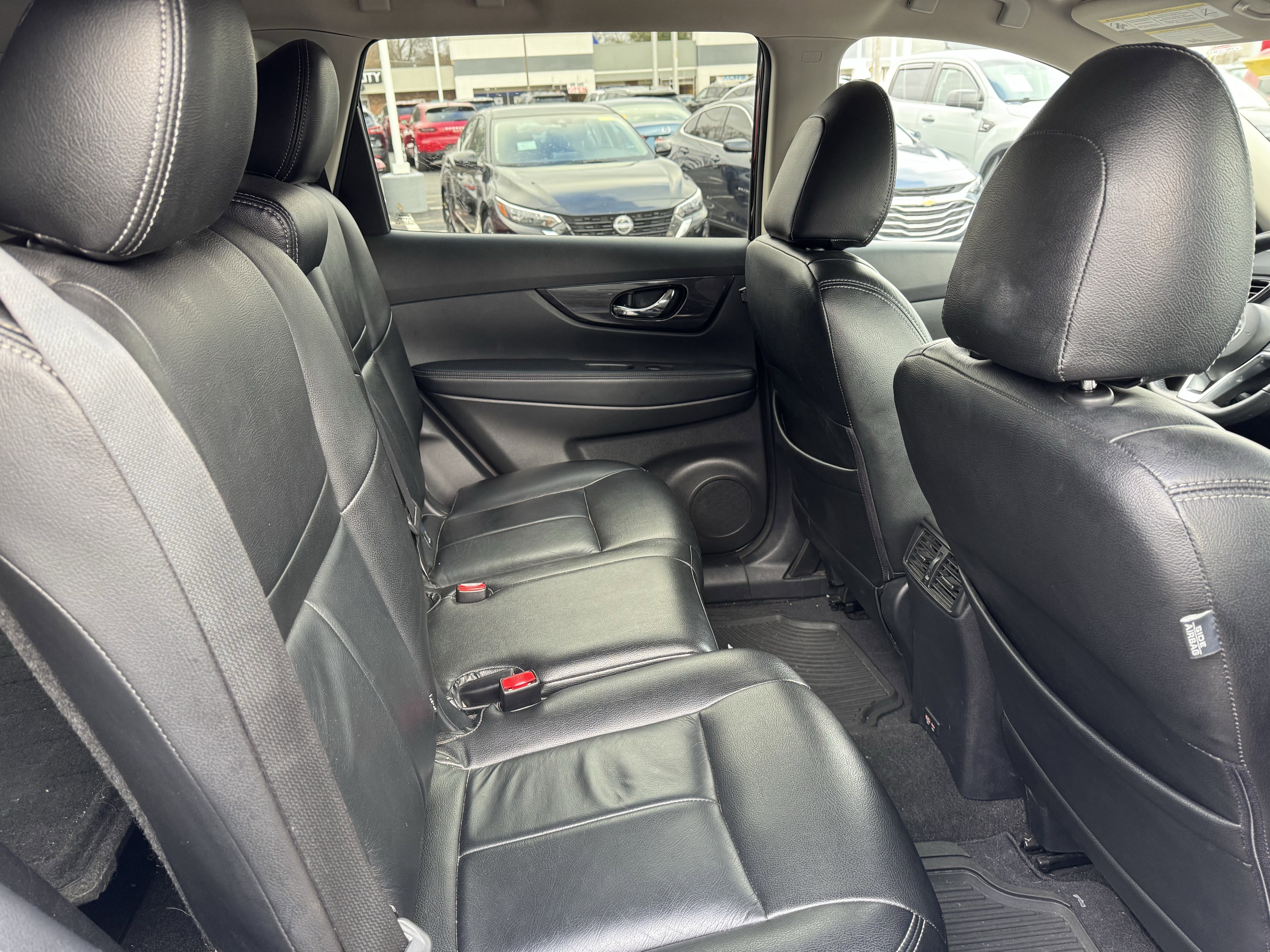 Used 2019 Nissan Rogue SV w/ Premium Package image 17