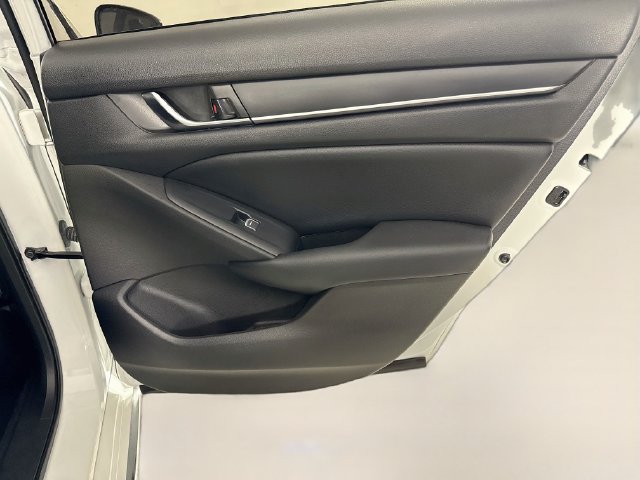 Used 2021 Honda Accord EX image 27