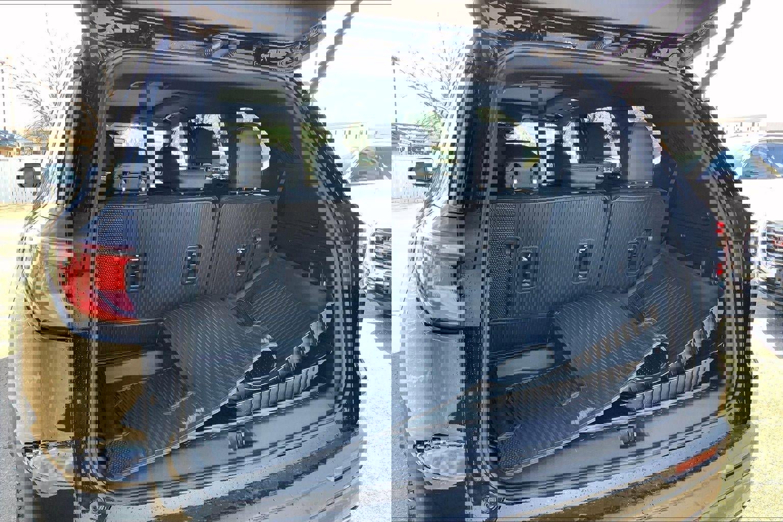 New 2026 GMC Acadia AT4 w/ Luxury Package image 5