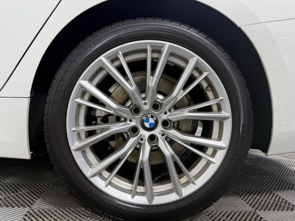 Used 2023 BMW 330i xDrive Sedan w/ Premium Package image 9