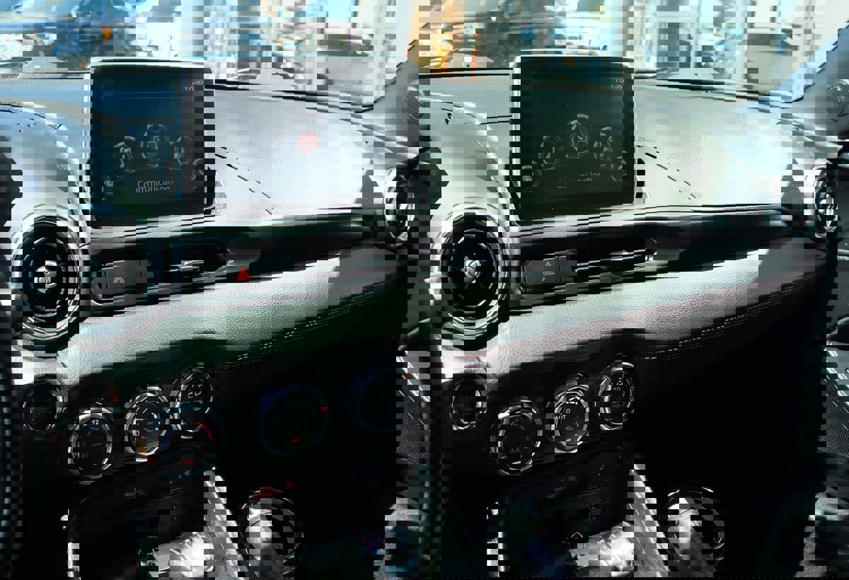 Used 2017 FIAT 124 Spider Abarth image 36