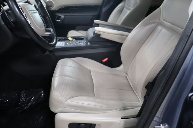 Used 2019 Land Rover Discovery SE image 10