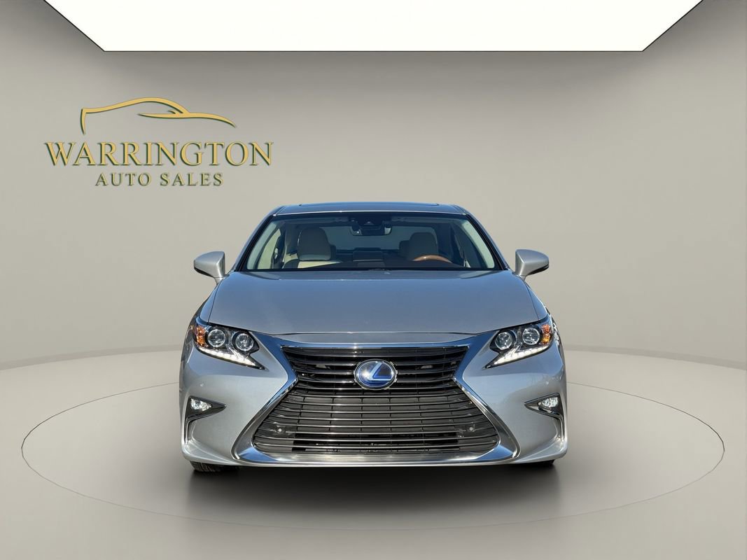 Used 2016 Lexus ES 300h w/ Luxury Package w/Wood Trim image 20