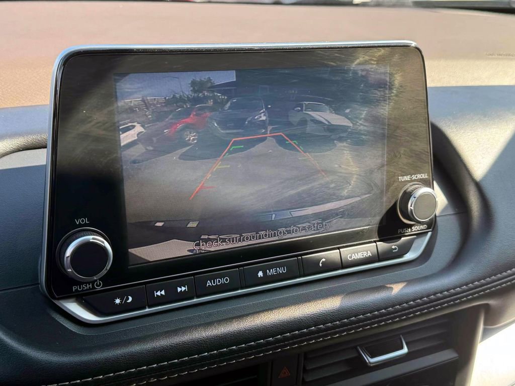 Used 2023 Nissan Rogue SV image 29