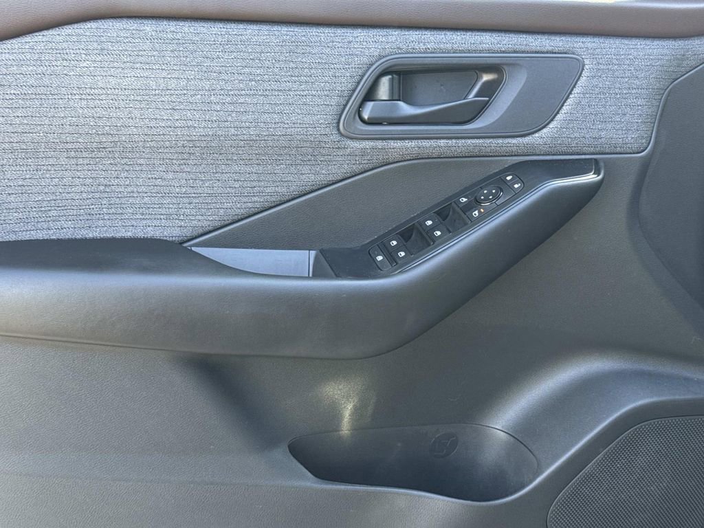 Certified 2023 Nissan Rogue S image 17