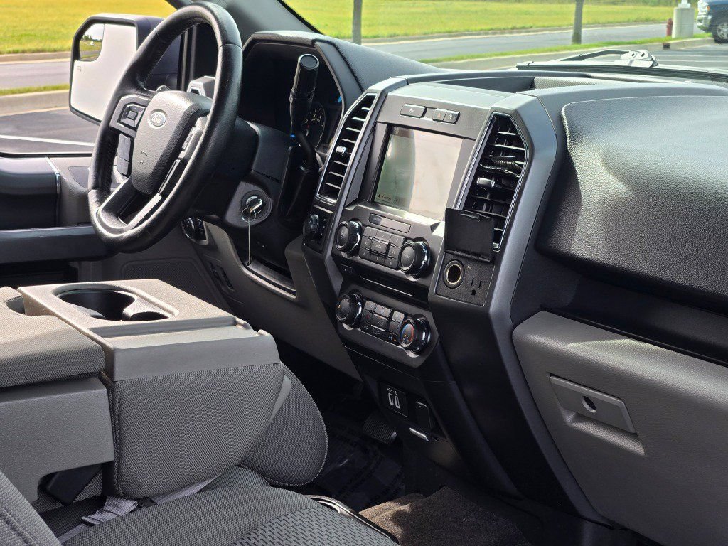 Used 2018 Ford F150 XLT w/ Equipment Group 302A Luxury AWD/4WD image 9