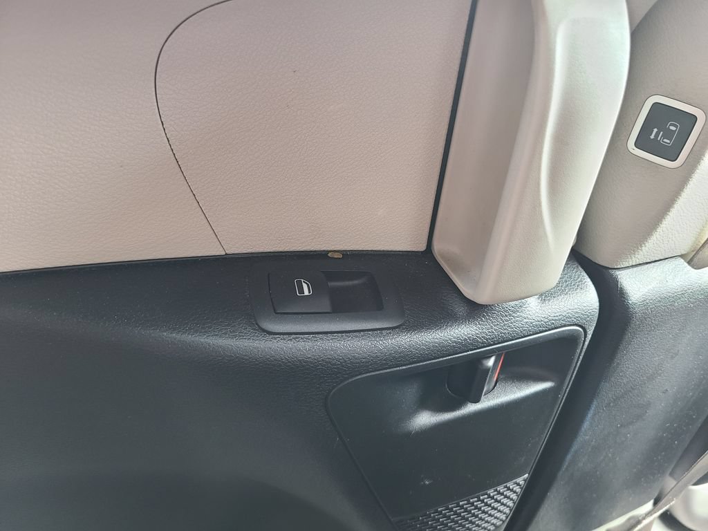 Used 2023 Chrysler Voyager LX FWD image 18