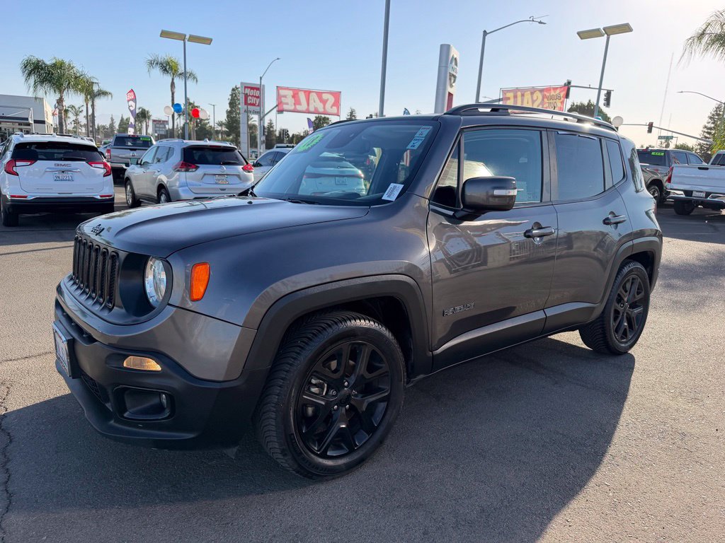 Used 2018 Jeep Renegade Altitude w/ UConnect 8.4 Nav Group FWD image 3