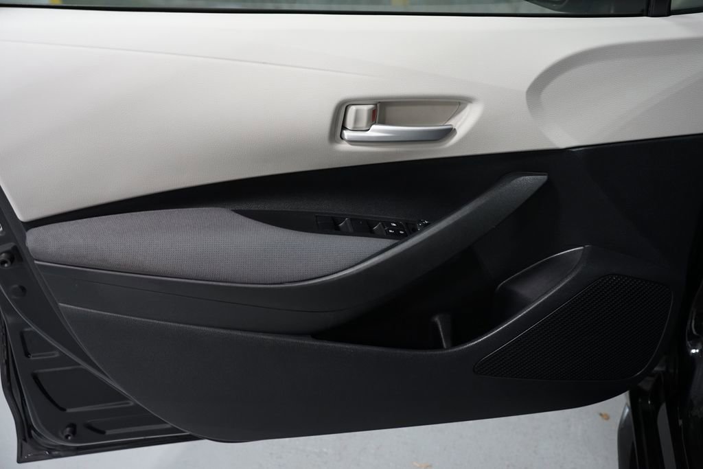 Used 2021 Toyota Corolla L FWD image 26