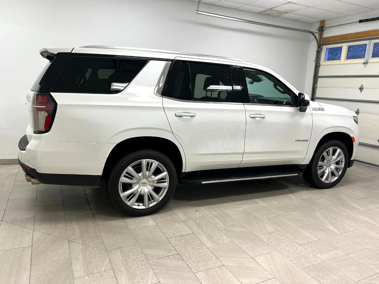 Used 2024 Chevrolet Tahoe High Country image 10
