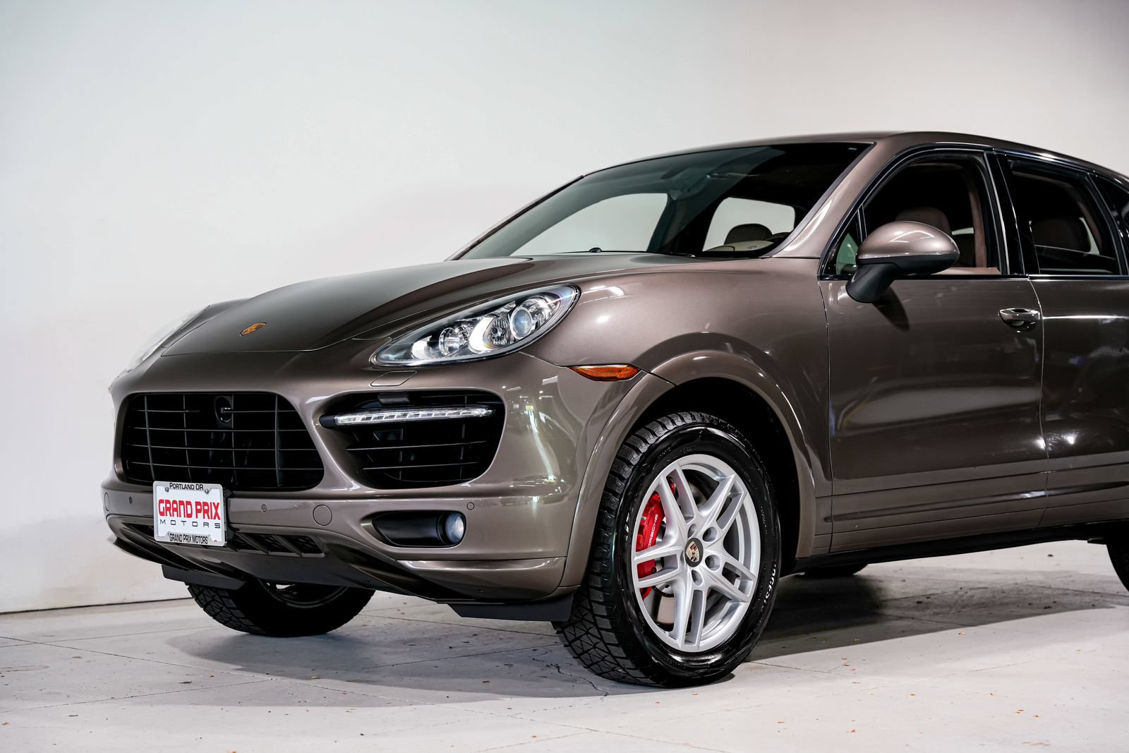 Used 2013 Porsche Cayenne Turbo AWD/4WD image 40
