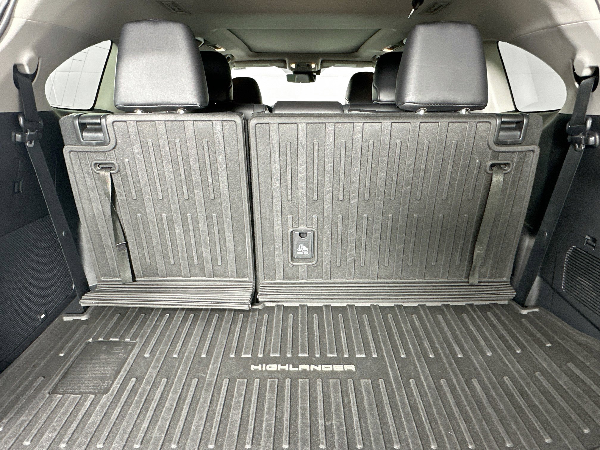 Used 2020 Toyota Highlander Limited Platinum image 28