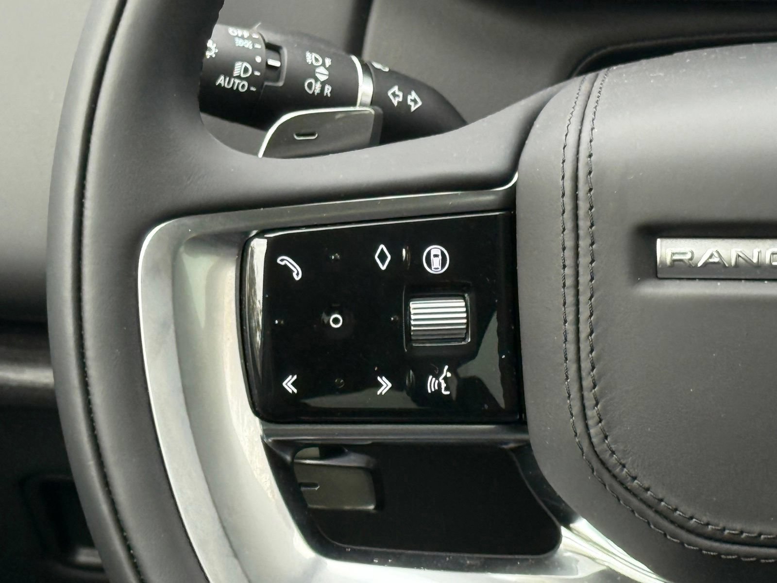 New 2026 Land Rover Range Rover SE AWD/4WD image 31