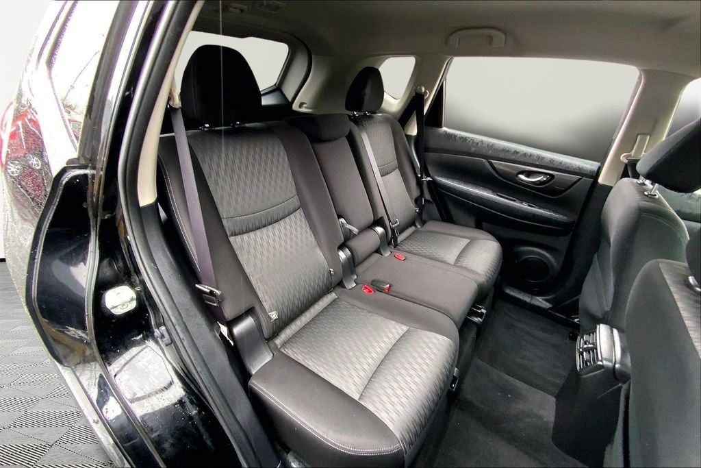 Used 2020 Nissan Rogue SV image 17