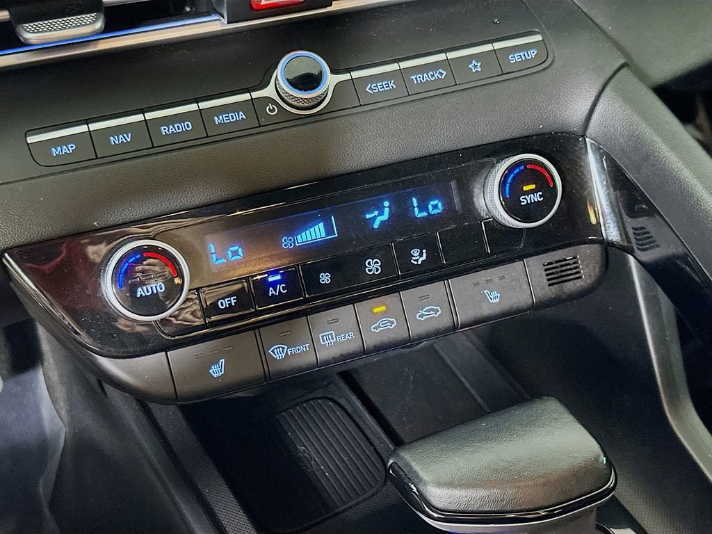 Used 2025 Hyundai Elantra SEL FWD image 25