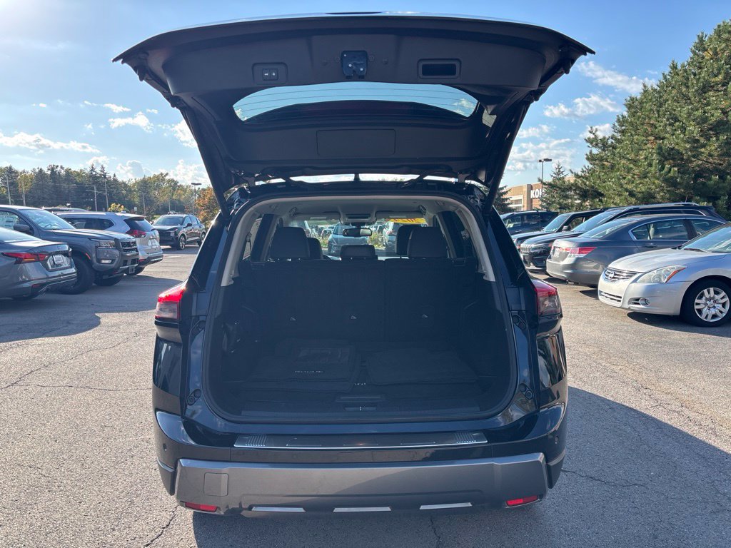 Used 2024 Nissan Rogue SL AWD/4WD image 7