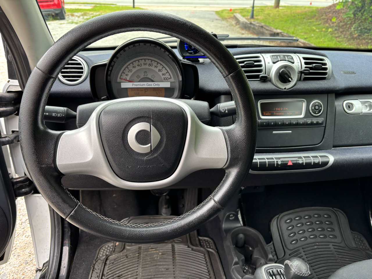 Used 2015 smart fortwo pure image 15