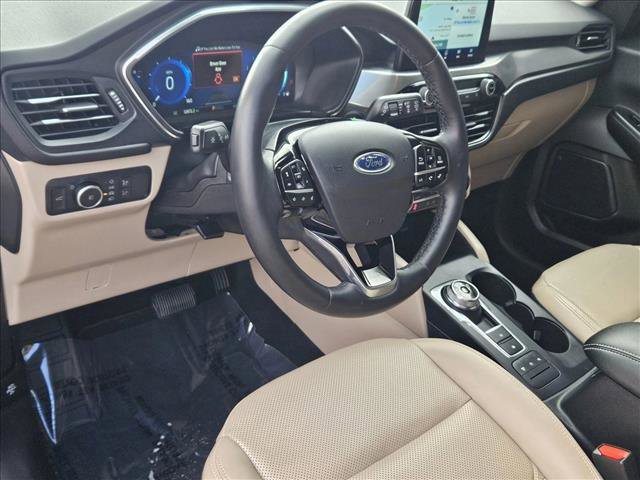 Used 2022 Ford Escape Titanium w/ Class II Trailer Tow Package image 9
