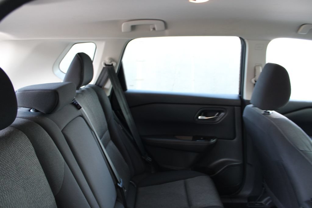 Used 2024 Nissan Rogue SV FWD image 24