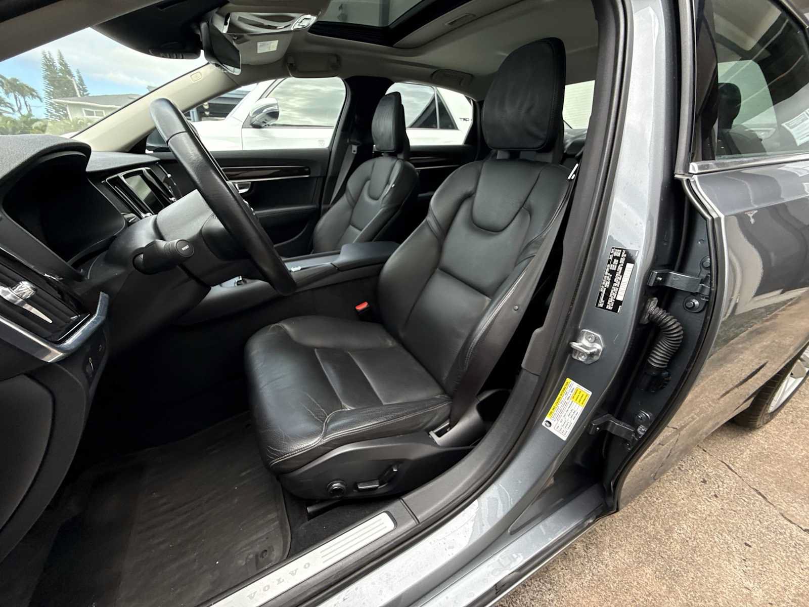 Used 2017 Volvo S90 T5 Momentum w/ Convenience Package FWD image 12