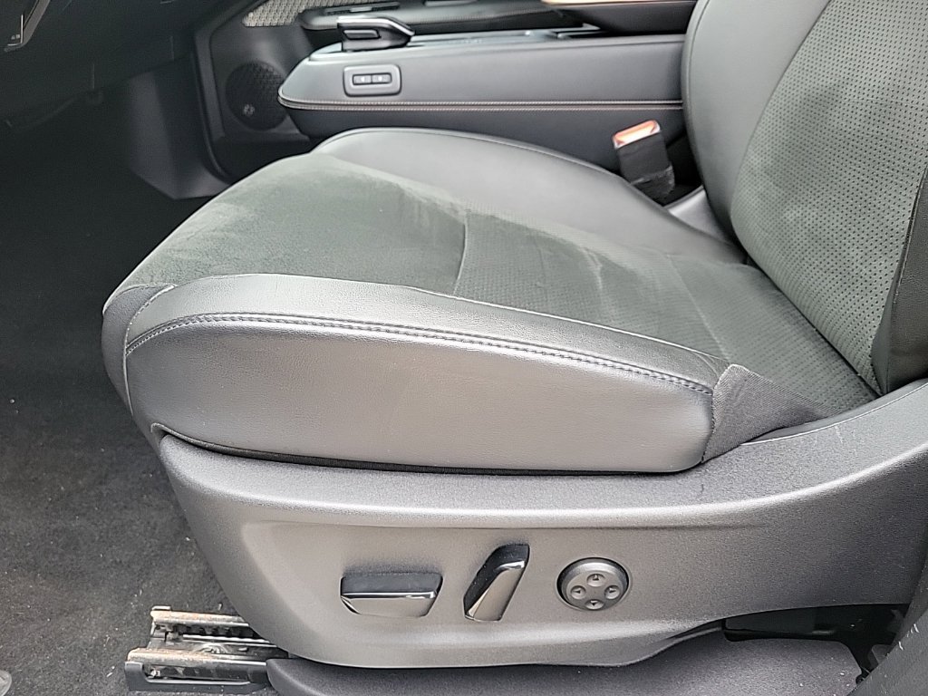 Used 2023 Nissan Ariya AWD image 13