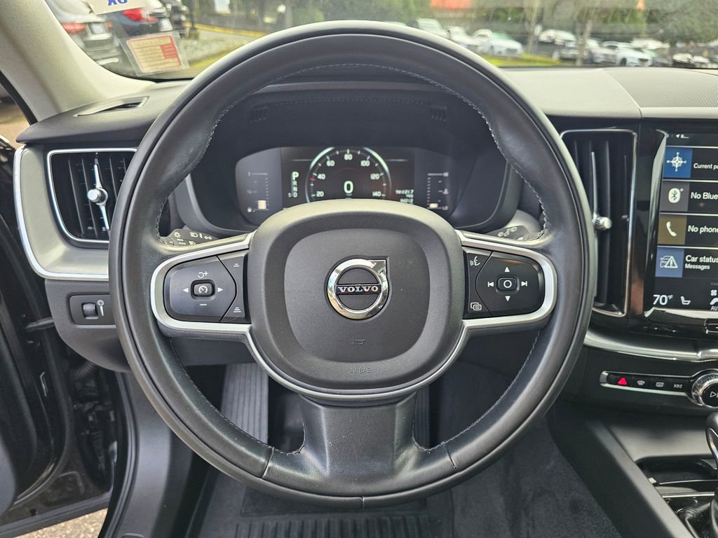 Used 2019 Volvo XC60 T5 Momentum w/ Protection Package Premier image 11
