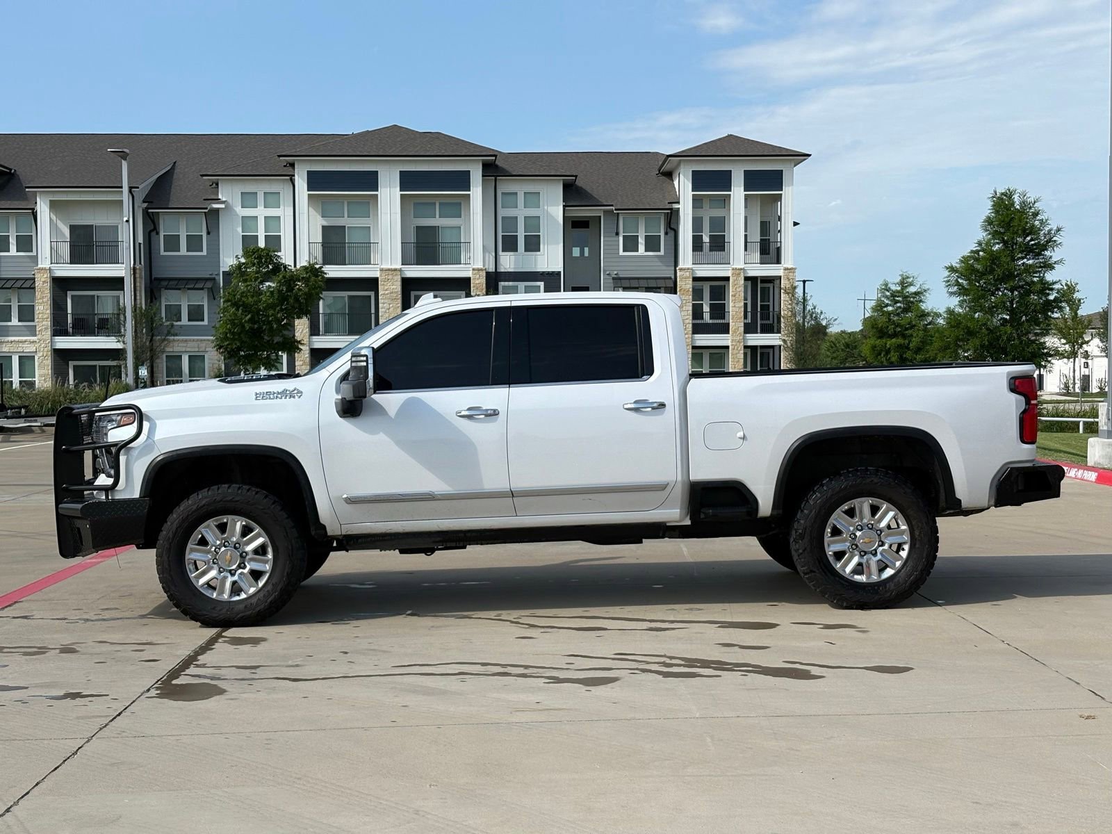 Used 2025 Chevrolet Silverado 2500 High Country w/ Technology Package AWD/4WD image 4