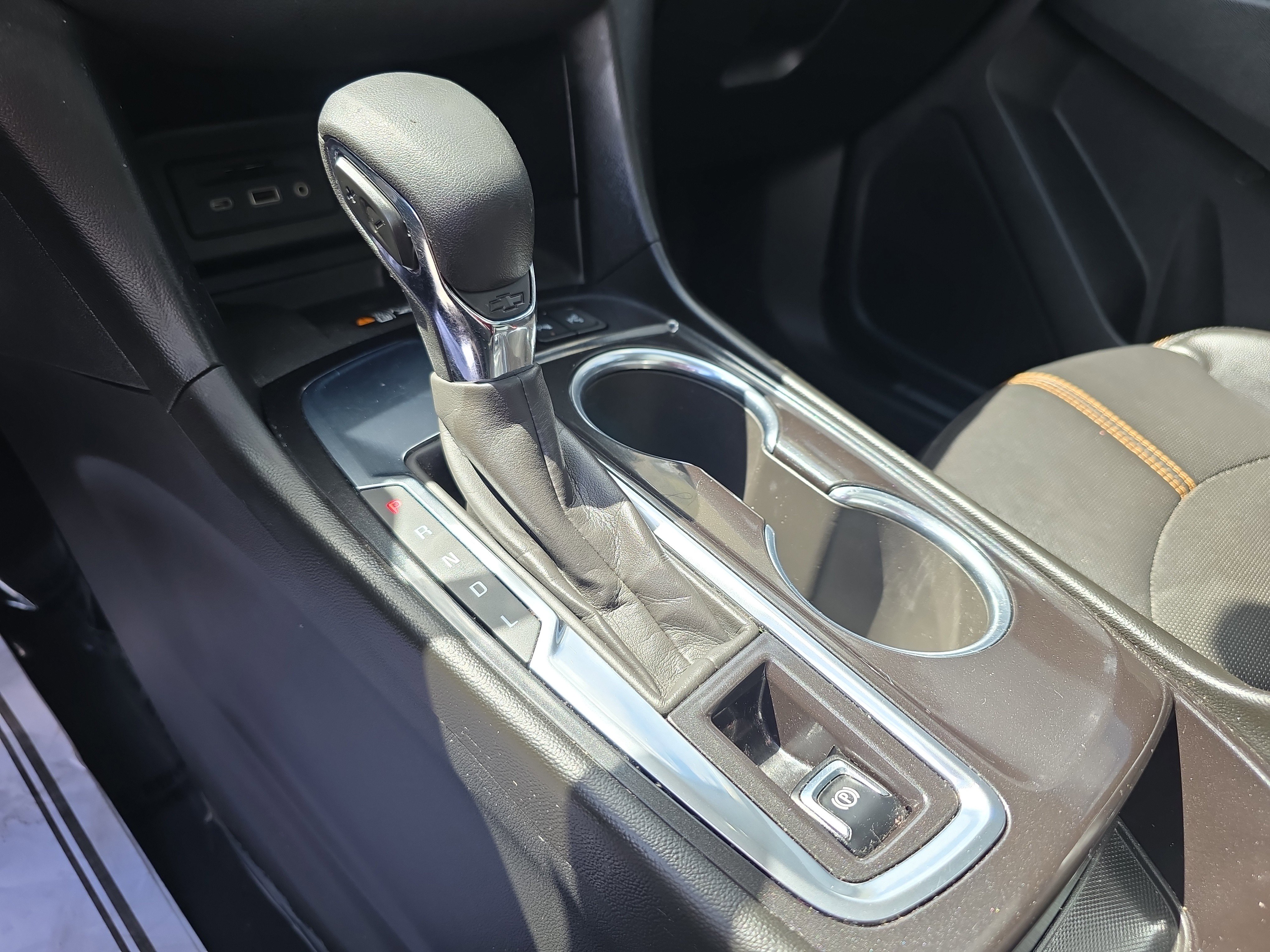 Used 2022 Chevrolet Equinox Premier FWD image 32