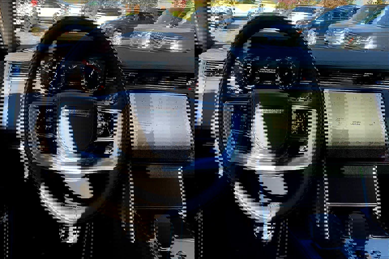 New 2025 Land Rover Range Rover Long Wheelbase SE image 15