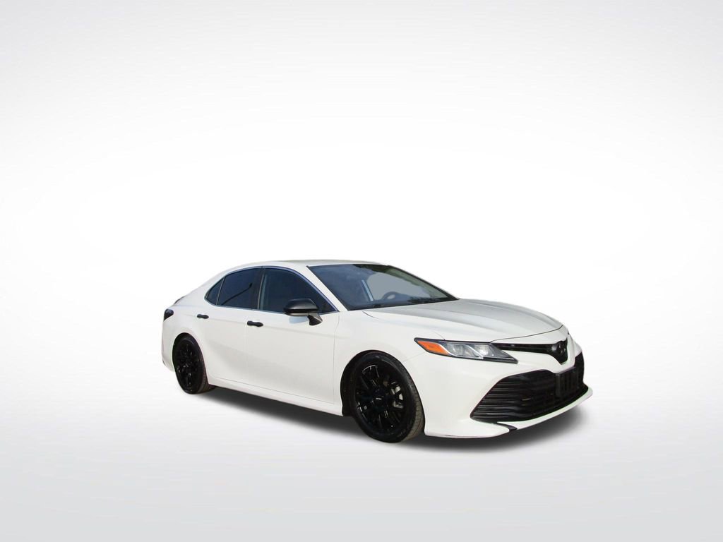 Used 2020 Toyota Camry LE image 5